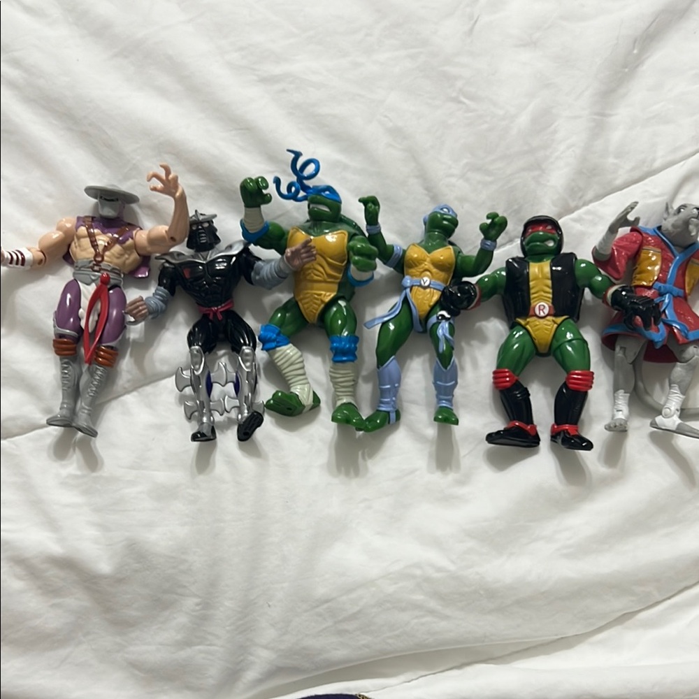 Vintage 1997 lot of Nina turtles.